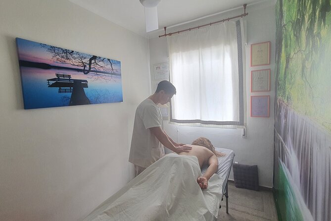 1 Hour Private Chiromassage Session in Seville - A practical Seville reset after days on foot