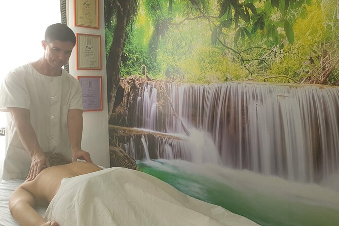 1 Hour Private Chiromassage Session in Seville - A private session, not a sightseeing group