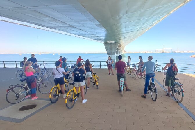 A private stroll cycling around Cádiz + bike rental - Why a bicycle works so well in Cádiz