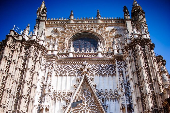 Alcazar and Cathedral & Giralda of Seville. Skip The Line! Includes access tickets - A short pause in the palace gardens