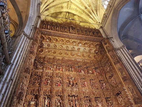 Alcazar and Cathedral of Seville Tour with Skip the Line Tickets - The guide makes the difference