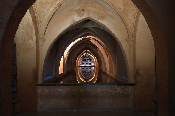 Alcazar and Cathedral, the must-sees, private tour. - Columbus’s tomb and the Giralda