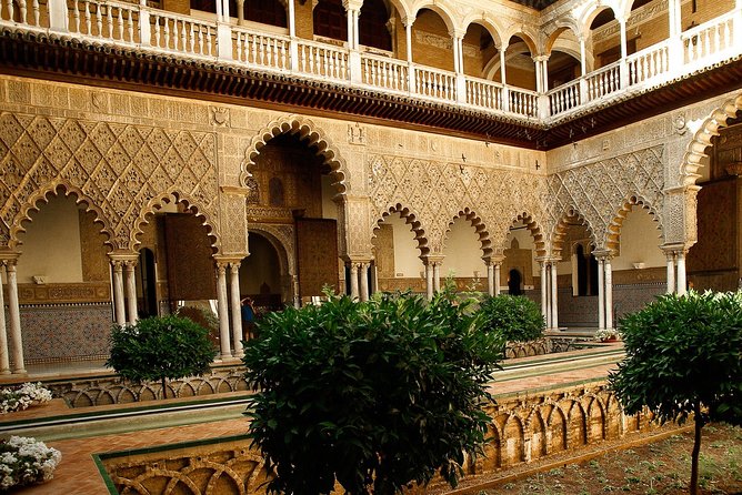 Alcázar and Jewish Quarter Guided Walking Tour in Seville - Why the Alcázar is the heart of the tour