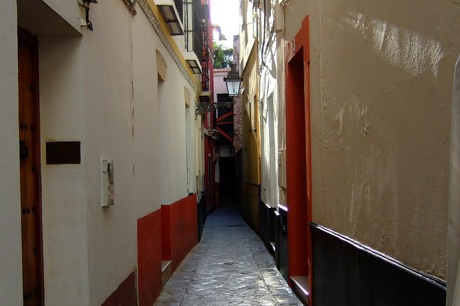 Alcázar and Jewish Quarter Guided Walking Tour in Seville - Stories that are not all pretty