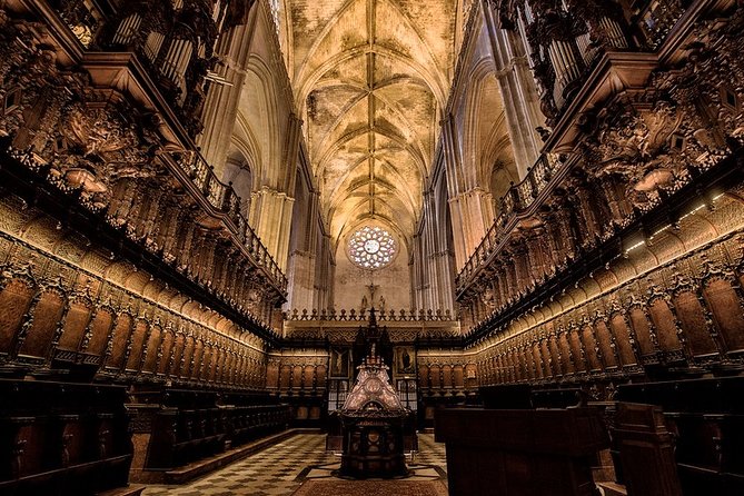 Alcazar, Cathedral and Giralda Guided Tour with Priority Tickets - Who should book this tour?