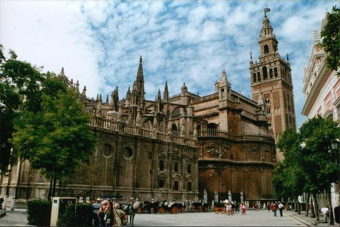 Alcazar, Cathedral and Giralda of Seville with entrance fee included - Why these two monuments belong together