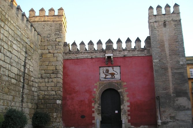 Alcazar, Cathedral and Giralda of Seville with entrance fee included - Who will get the most from this tour
