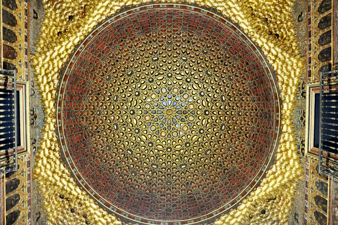 Alcázar, Cathedral & Giralda: Guided Tour with Fast-Track Tickets - Starting at the Voyager office on Hernando Colón Street