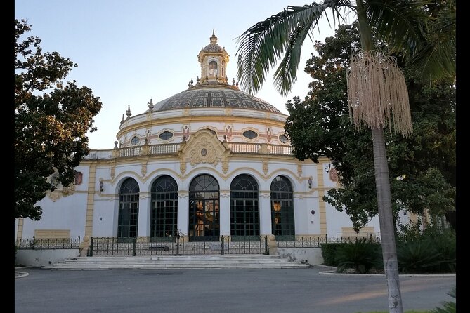 Alcazar, Cathedral, Plaza De España And Maria Luisa Park Private Tour - A look at the old tobacco factory