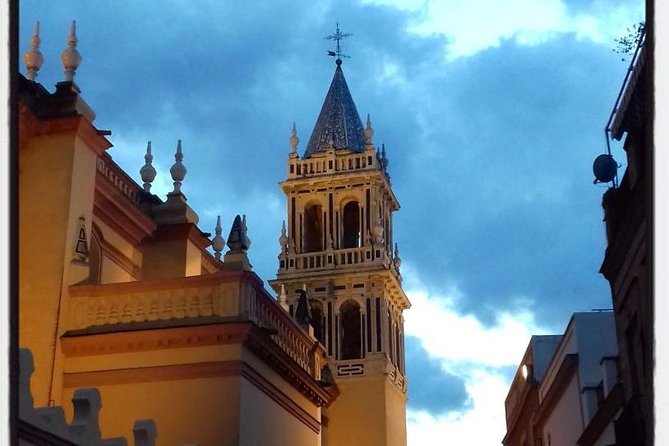 Alcazar, Cathedral, Walk By The River And Triana Private Tour - Inside the Real Alcázar for 90 minutes
