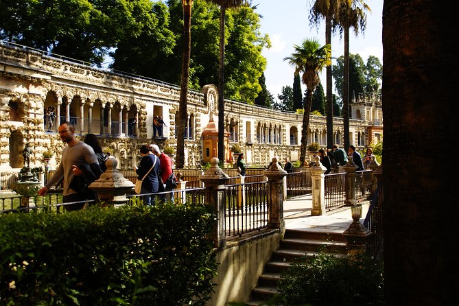 Alcazar of Seville Exclusive Group, max. 9 travelers - The gardens in a focused 15 minutes