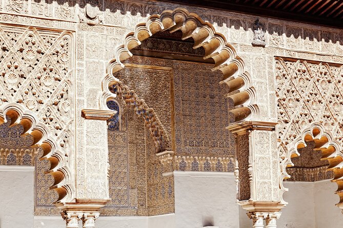 Alcazar of Seville Guided tour with Skip the Line Access - What the audio equipment adds