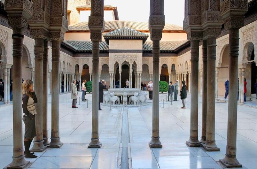 Alhambra and Albaicín Full-Day Private Tour from Seville - Walking the Albaicín before or after the palace