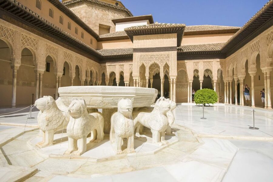 Alhambra and Albaicín Full-Day Private Tour from Seville - How the private format changes the day