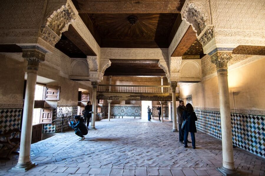 Alhambra and Albaicín Full-Day Private Tour from Seville - What the day feels like in practice