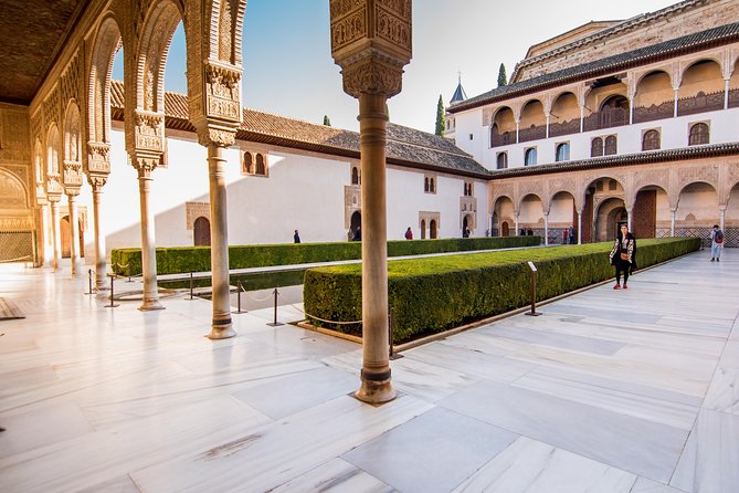 Alhambra Guided Tour & Albaicin Tour from Seville - Guides can make or break a packed schedule