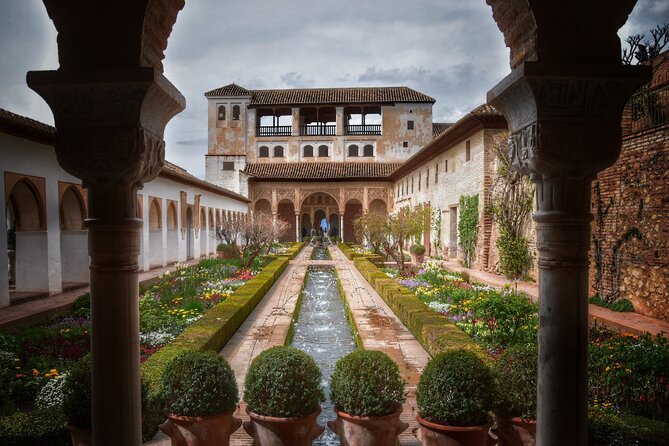 Alhambra Private Tour & Nazaries Palaces from Seville with Pickup - Who should book this day?