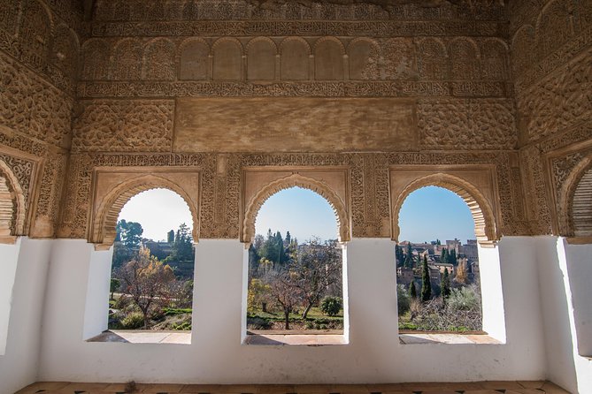 Alhambra with Nazaries Palaces Private Tour from Seville - Private guiding and the ticket risk