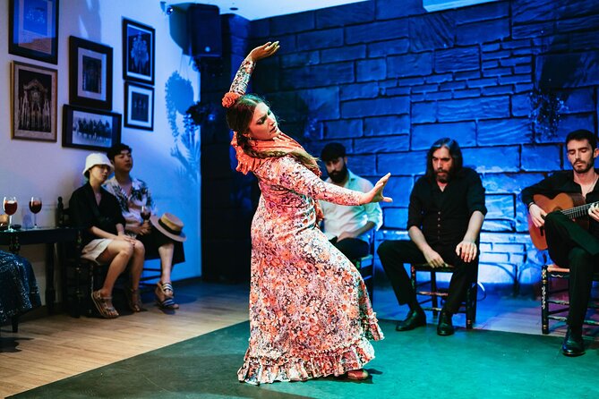 Baraka Triana. Flamenco show with drink - Who will get the most from this performance?
