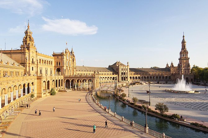 Bike tour through the monumental area of Seville - Why a bicycle works well in Seville