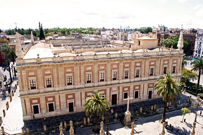 Bike tour through the monumental area of Seville - Crossing Puente de Triana