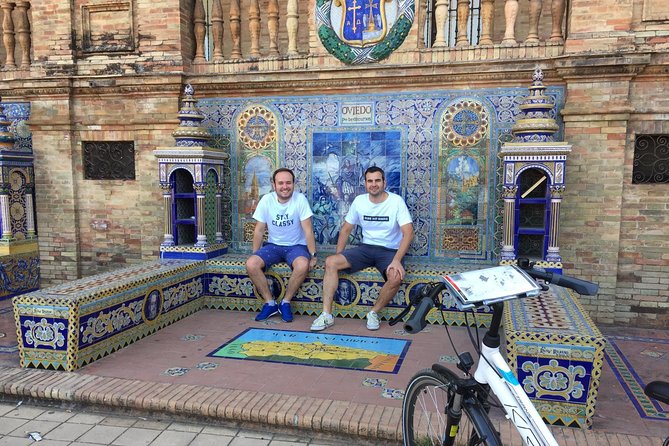 Bike tour through the monumental area of Seville - The Cathedral from every important angle