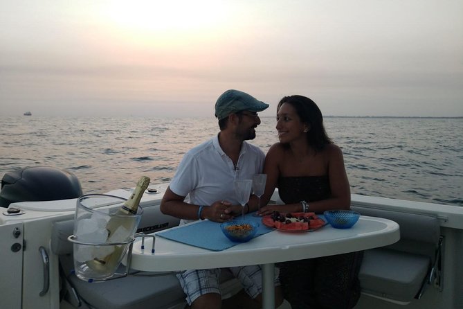 Boat and fishing trips in the Cadiz bay - Cruising toward Cádiz