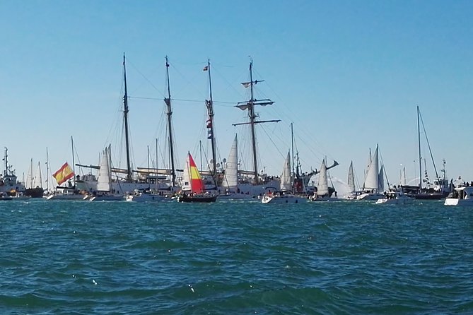 Boat and fishing trips in the Cadiz bay - A two-hour sunset cruise for couples