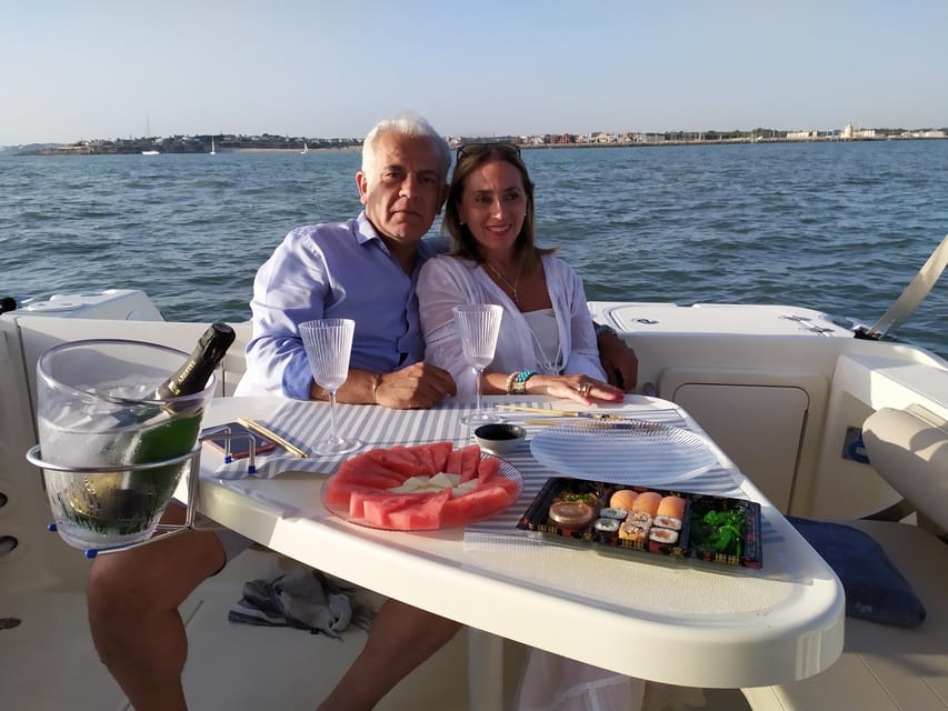 Cadiz Bay: 3 hours tour in a private boat in the Cadiz Bay - What the private group format is worth
