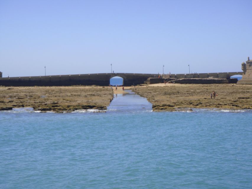 Cádiz: Bay of Cádiz Catamaran Tour with Host - How much sailing should you expect?
