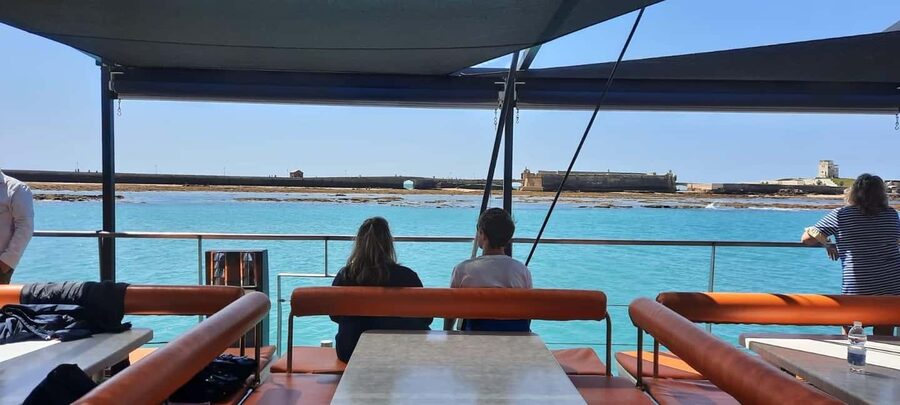 Cadiz capital:Catamarán Experience paseo con baño y almuerzo - Sailing Cadiz Bay aboard the Pura Vida