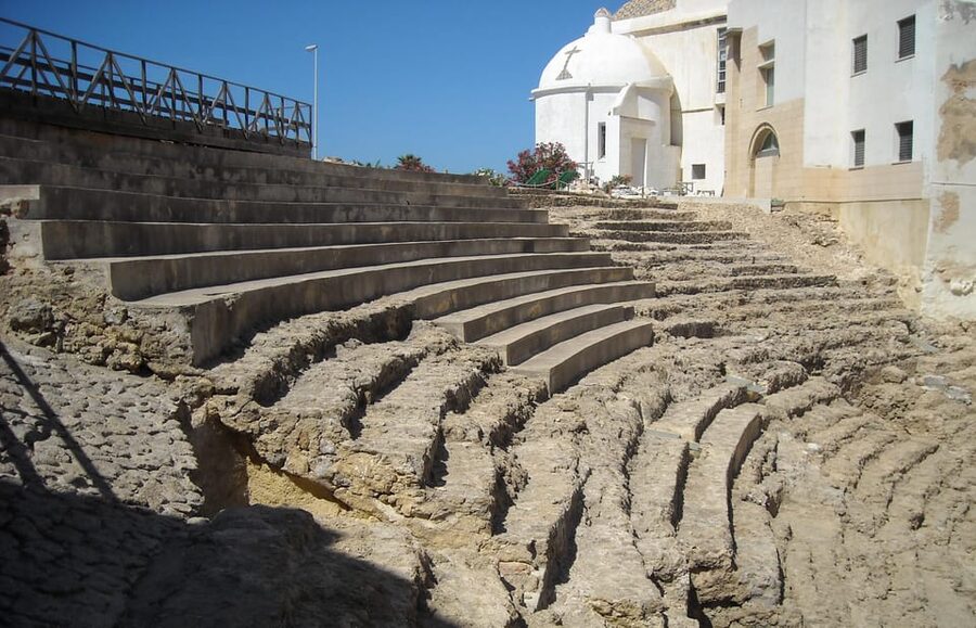 Cadiz: Medieval Tour - Almohad walls and the Gates of Earth