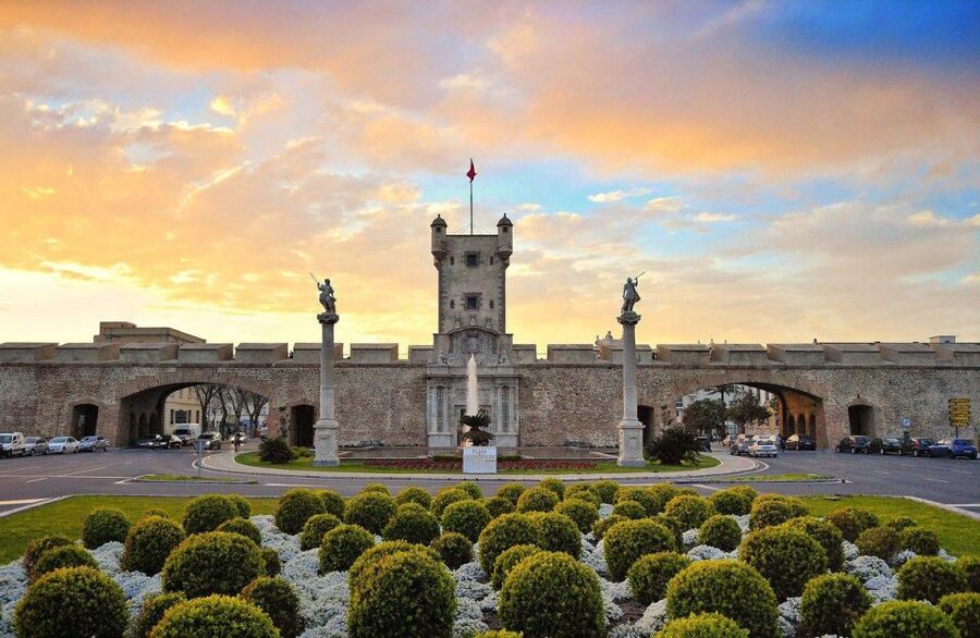 Cadiz: Medieval Tour - Price, timing, and who gets the best value