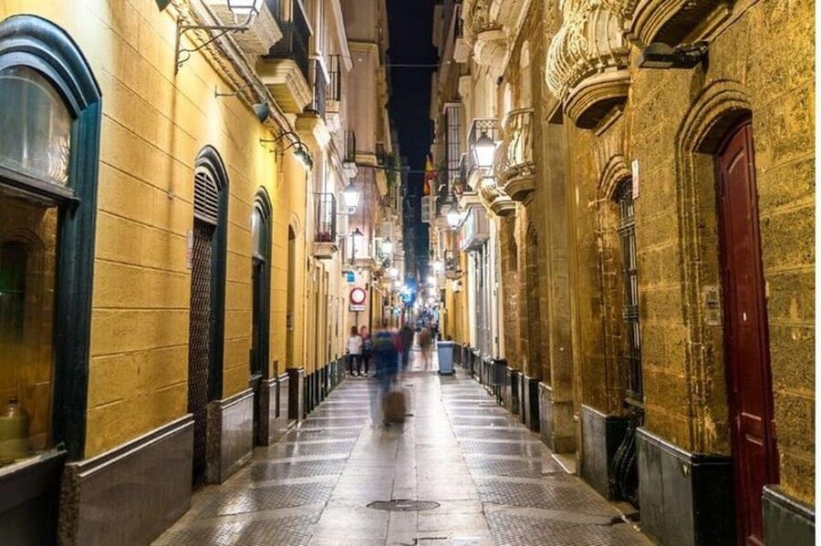 Cadiz: Must-See Highlights Walking Tour - Fresh Air on Avenida Campo del Sur