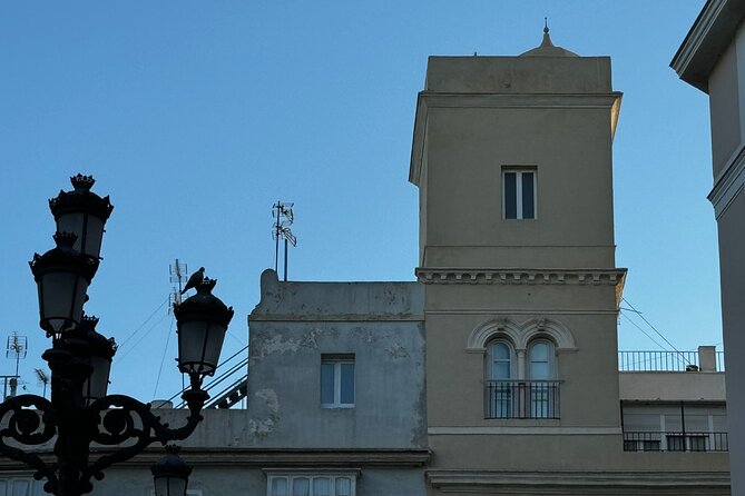 Cadiz to Vista de Gaviota : visit the Tavira Tower and Camera Obscura - The guide can make the difference