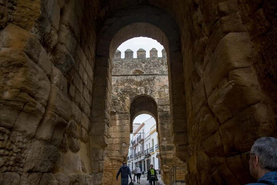 Carmona: City Walking Tour - Guide quality and language balance