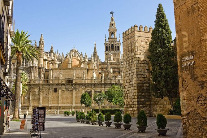 Cathedral of Seville English Guided Tour with Skip the Line & Access to Giralda - Why Seville Cathedral needs a guide