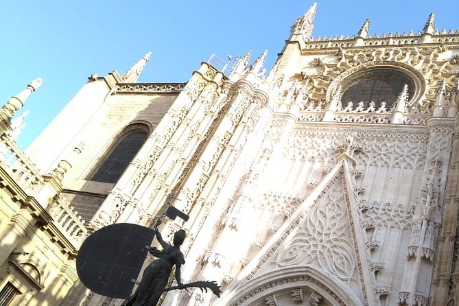 Cathedral of Seville English Guided Tour with Skip the Line & Access to Giralda - How the English guiding works