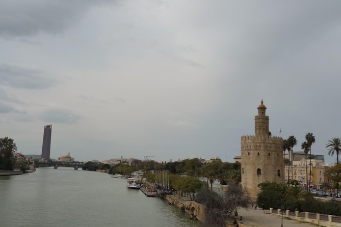 City Sightseeing Seville Hop-On Hop-Off Bus Tour - Audio Commentary, Seats, and Crowding