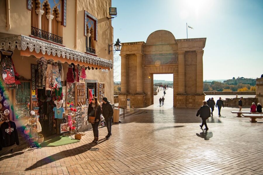 Córdoba: City Sightseeing Hop-On Hop-Off Bus Tour - The included Judería walking tour at 6pm