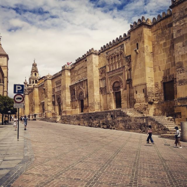 Córdoba Daily Highlights Bike Tour - Through the Jewish Quarter and its patios