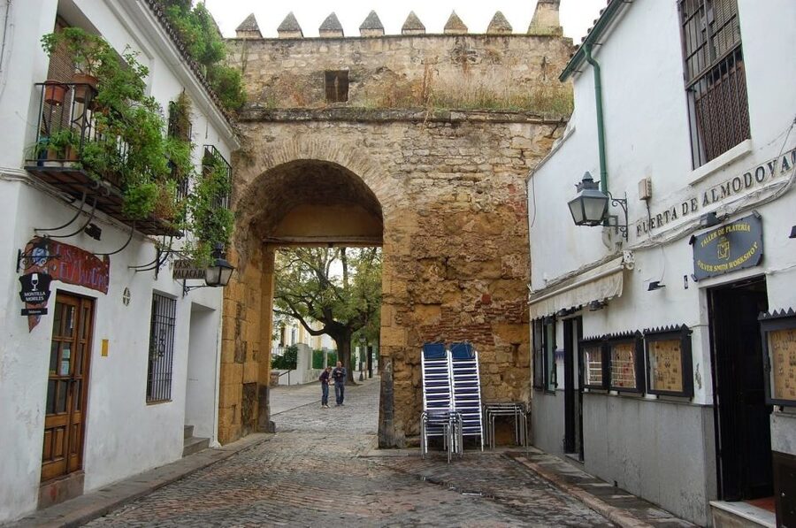 Cordoba: Electric Bike Tour - Small lanes, photo stops, and the pace of the ride