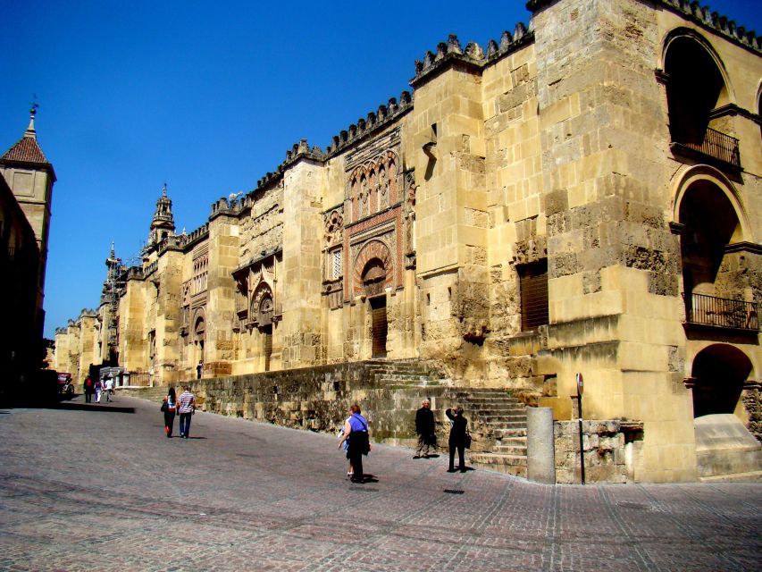 Cordoba: Electric Bike Tour - What the guide adds