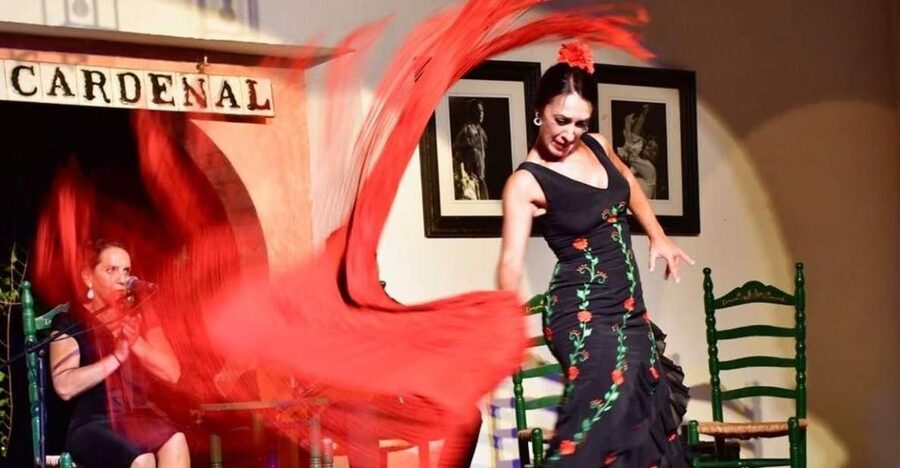 Córdoba: Flamenco Show Ticket with Drinks - Entering Tablao Flamenco El Cardenal
