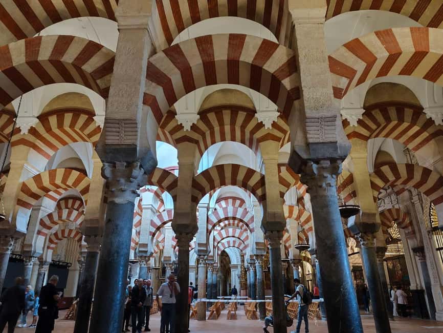 CORDOBA: GUIDED TOUR OF THE MOSQUE-CATHEDRAL OF CORDOBA WITHOUT QUEUES SPANISH - Starting under the orange trees