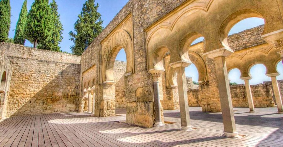 Cordoba: Half-Day Medina Azahara Guided Tour - Reading the palace-city with a Spanish guide
