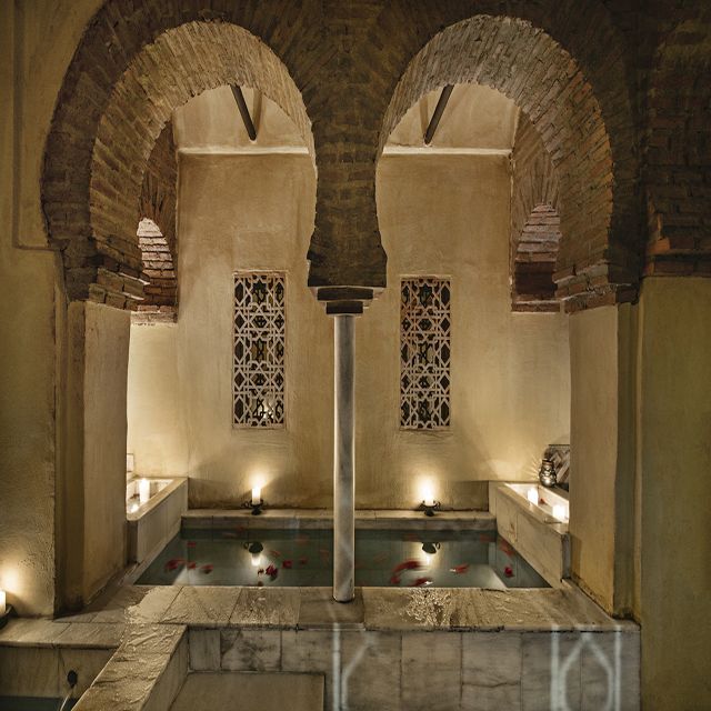 Córdoba: Hammam Al Ándalus Entry Ticket w/Optional Massage - Finding the hammam between Córdoba’s main sights