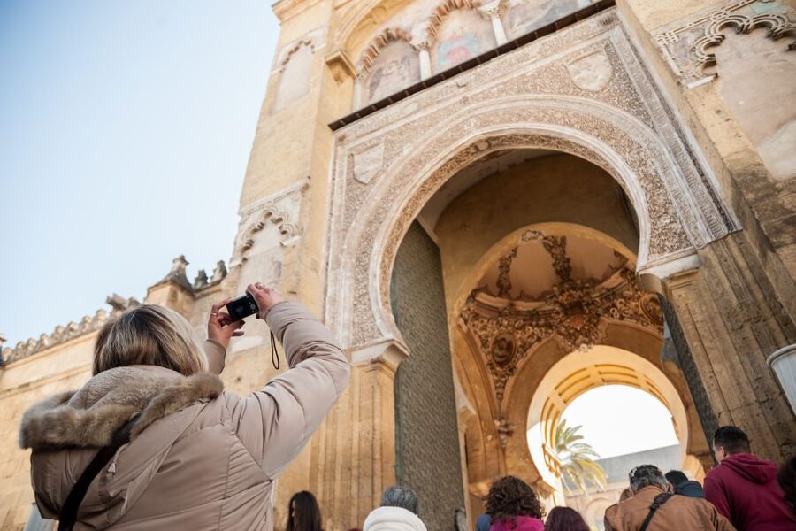 Cordoba: Jewish Quarter and Mosque-Cathedral Guided Tour - The Córdoba Synagogue and its changing schedule