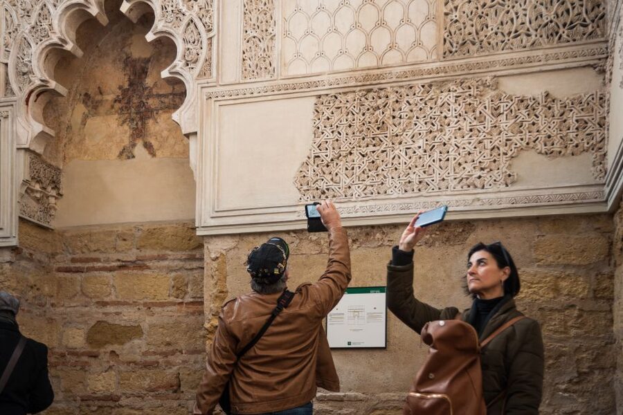 Cordoba: Jewish Quarter and Mosque-Cathedral Guided Tour - A two-hour route with a useful pace