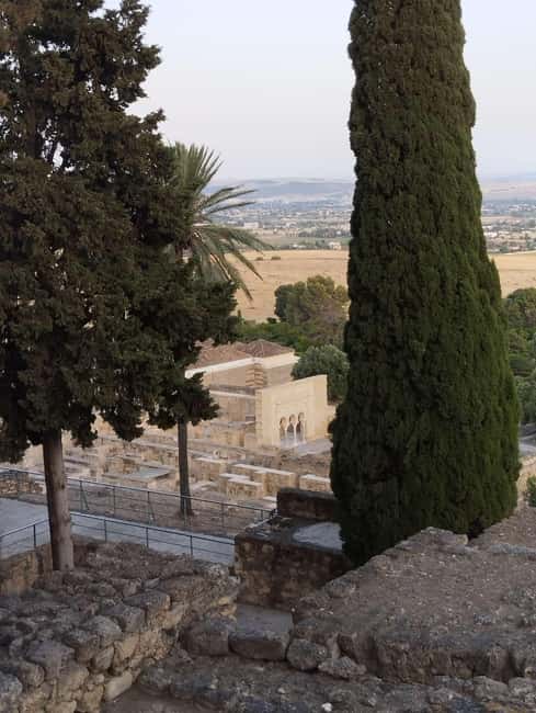 Cordoba: Medina Azahara by Night - Walking through the illuminated palace remains